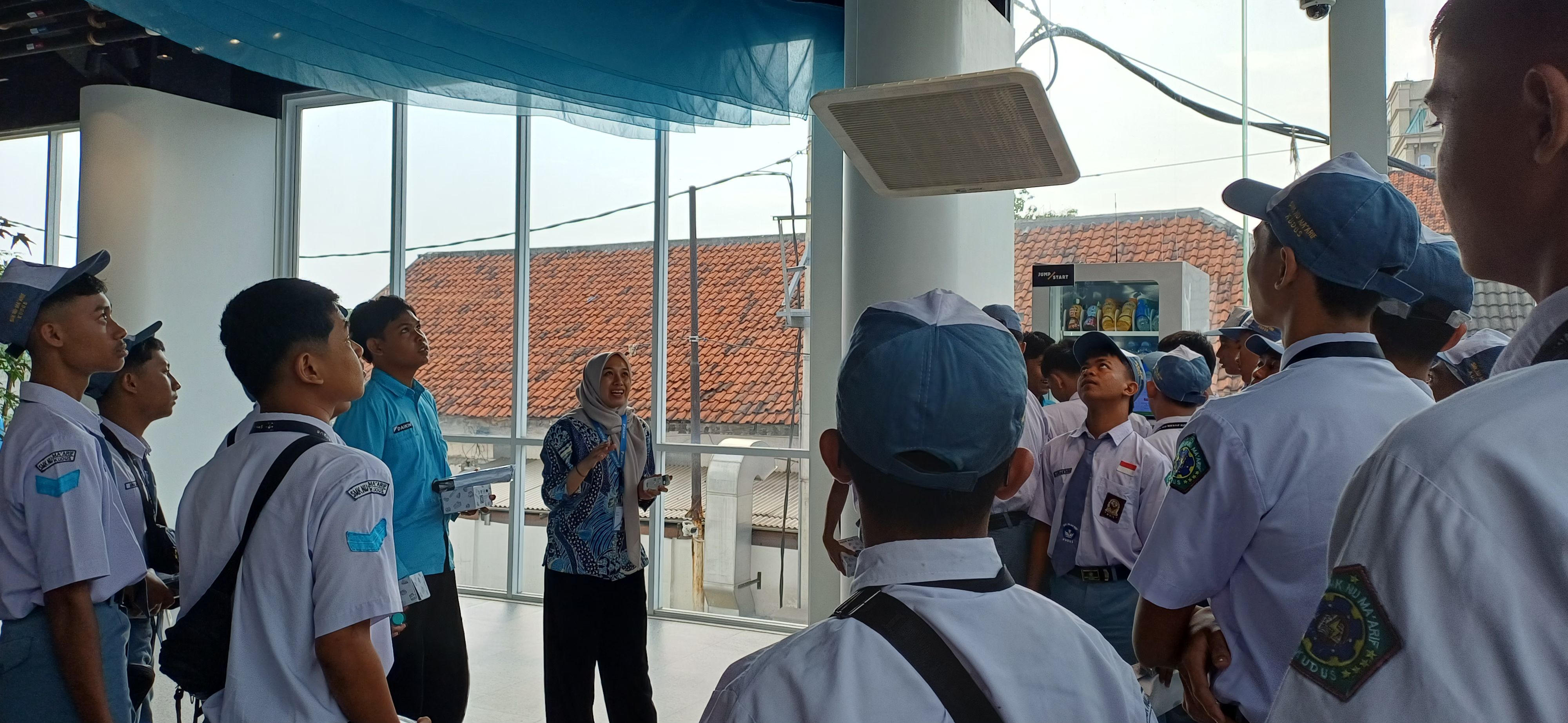 Image of Kunjungan Akademik SMK'NU Ma'arif Kudus ke PT DAIKIN AIRCONDITIONING INDONESIA